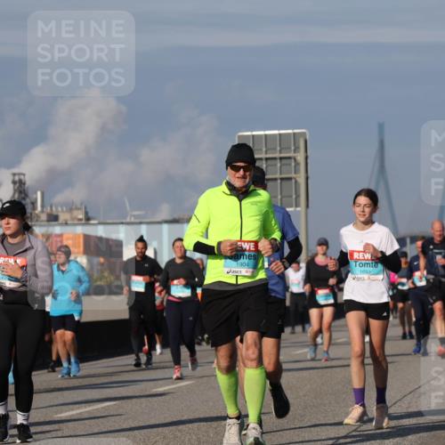 03.10.2025 - Köhlbrandbrückenlauf Luisa Fischer http://msf.ph/oto/9018814 03.10.2025 11:08:15 Position 3 1904, 1653, 2094, 239 meine-sportfotos.de