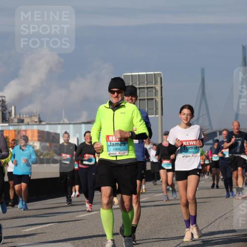 03.10.2025 - Köhlbrandbrückenlauf Luisa Fischer http://msf.ph/oto/9018816 03.10.2025 11:08:15 Position 3 1904, 1653 meine-sportfotos.de