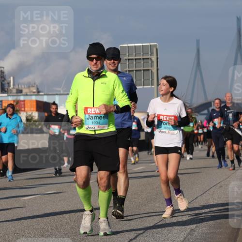 03.10.2025 - Köhlbrandbrückenlauf Luisa Fischer http://msf.ph/oto/9018820 03.10.2025 11:08:16 Position 3 2393, 7, 3631, 1904, 52, 1653, 60 meine-sportfotos.de