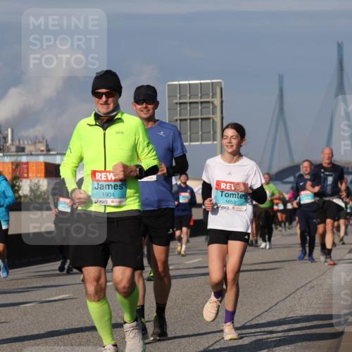 03.10.2025 - Köhlbrandbrückenlauf Luisa Fischer http://msf.ph/oto/9018821 03.10.2025 11:08:16 Position 3 7, 1904, 1653 meine-sportfotos.de