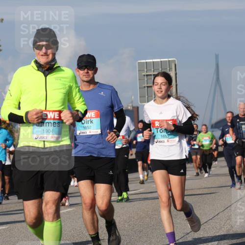 03.10.2025 - Köhlbrandbrückenlauf Luisa Fischer http://msf.ph/oto/9018826 03.10.2025 11:08:17 Position 3 1904, 1652, 1653 meine-sportfotos.de