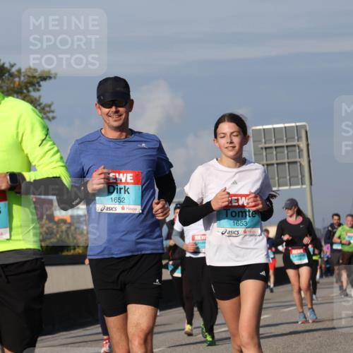 03.10.2025 - Köhlbrandbrückenlauf Luisa Fischer http://msf.ph/oto/9018833 03.10.2025 11:08:18 Position 3 1904, 1652, 1653 meine-sportfotos.de