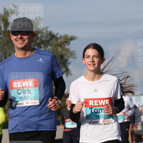 03.10.2025 - Köhlbrandbrückenlauf Luisa Fischer http://msf.ph/oto/9018841 03.10.2025 11:08:20 Position 3 1652, 1653 meine-sportfotos.de