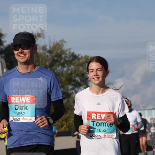 03.10.2025 - Köhlbrandbrückenlauf Luisa Fischer http://msf.ph/oto/9018842 03.10.2025 11:08:20 Position 3 1652, 1653 meine-sportfotos.de