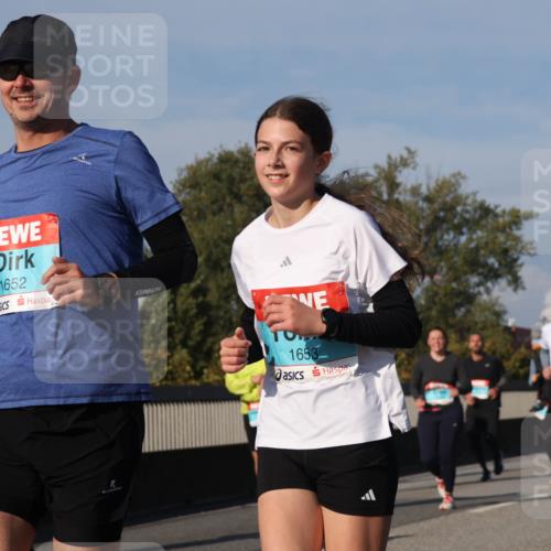 03.10.2025 - Köhlbrandbrückenlauf Luisa Fischer http://msf.ph/oto/9018848 03.10.2025 11:08:21 Position 3 2, 1652, 1653 meine-sportfotos.de