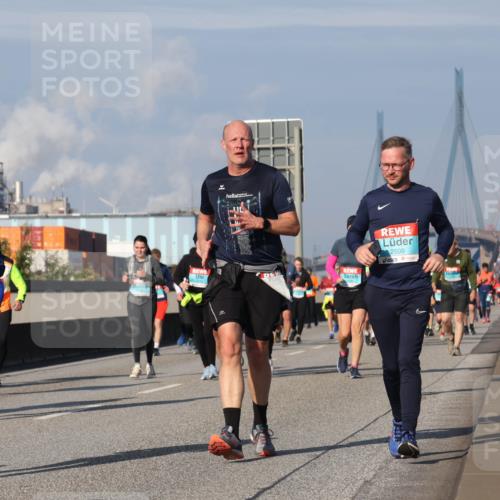 03.10.2025 - Köhlbrandbrückenlauf Luisa Fischer http://msf.ph/oto/9018875 03.10.2025 11:08:25 Position 3 2050, 2509 meine-sportfotos.de