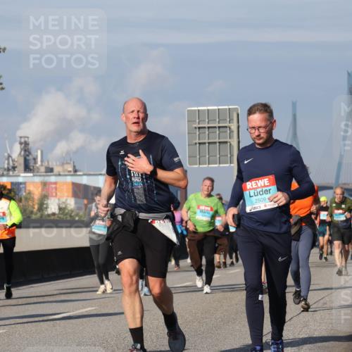 03.10.2025 - Köhlbrandbrückenlauf Luisa Fischer http://msf.ph/oto/9018882 03.10.2025 11:08:26 Position 3 2509 meine-sportfotos.de
