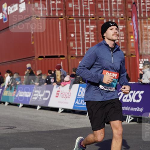 03.10.2025 - Köhlbrandbrückenlauf Michael Burmester http://msf.ph/oto/9018885 03.10.2025 10:19:01 Ziel 1166, 1212, 1295, 1372, 1862, 1868, 2009, 2010, 2675, 3050, 3051, 3108, 3505, 3506 meine-sportfotos.de