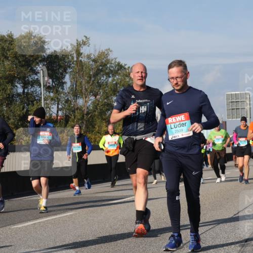 03.10.2025 - Köhlbrandbrückenlauf Luisa Fischer http://msf.ph/oto/9018894 03.10.2025 11:08:28 Position 3 2050, 2351, 2509 meine-sportfotos.de