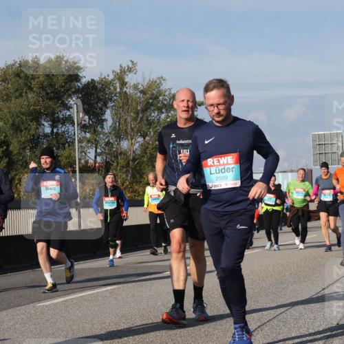 03.10.2025 - Köhlbrandbrückenlauf Luisa Fischer http://msf.ph/oto/9018895 03.10.2025 11:08:28 Position 3 2351, 2509 meine-sportfotos.de