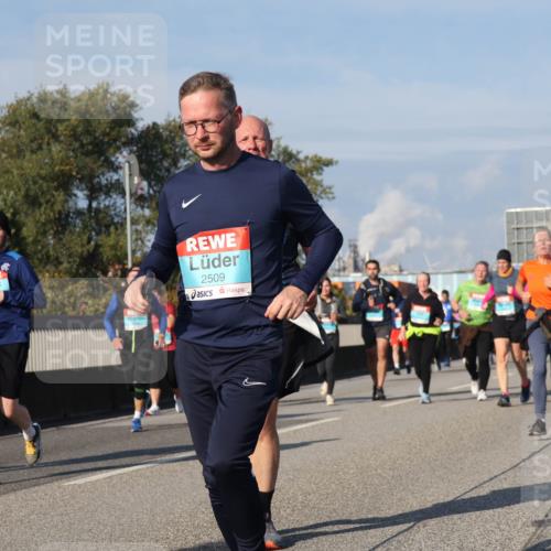 03.10.2025 - Köhlbrandbrückenlauf Luisa Fischer http://msf.ph/oto/9018899 03.10.2025 11:08:29 Position 3 2351, 2509 meine-sportfotos.de