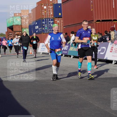 03.10.2025 - Köhlbrandbrückenlauf Michael Burmester http://msf.ph/oto/9018907 03.10.2025 10:19:04 Ziel 1162, 1166, 1372, 2009, 2010, 2180, 2675, 2851, 2853, 3108, 3505, 3506, 3732 meine-sportfotos.de