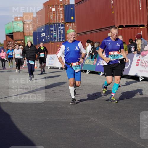 03.10.2025 - Köhlbrandbrückenlauf Michael Burmester http://msf.ph/oto/9018915 03.10.2025 10:19:05 Ziel 1162, 1166, 1372, 1712, 2009, 2010, 2180, 2851, 2853, 3108, 3133, 3505, 3506, 3732 meine-sportfotos.de