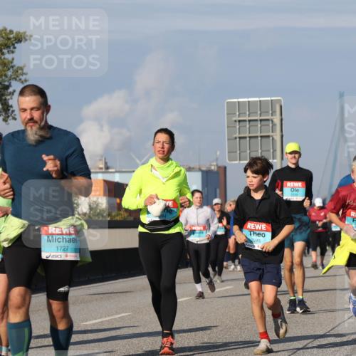 03.10.2025 - Köhlbrandbrückenlauf Luisa Fischer http://msf.ph/oto/9018971 03.10.2025 11:08:41 Position 3 1726, 1727, 2245, 1539, 3586 meine-sportfotos.de