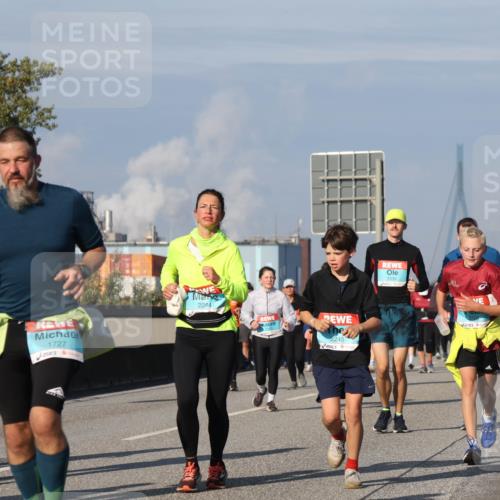 03.10.2025 - Köhlbrandbrückenlauf Luisa Fischer http://msf.ph/oto/9018972 03.10.2025 11:08:42 Position 3 1726, 1727, 2244, 2245, 1539 meine-sportfotos.de