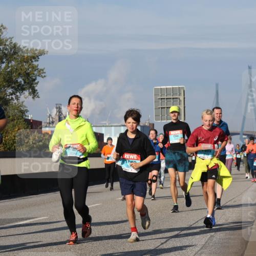 03.10.2025 - Köhlbrandbrückenlauf Luisa Fischer http://msf.ph/oto/9018978 03.10.2025 11:08:43 Position 3 1727, 2244, 224 meine-sportfotos.de