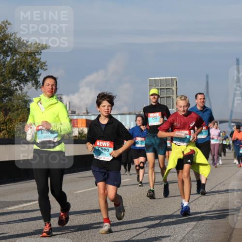 03.10.2025 - Köhlbrandbrückenlauf Luisa Fischer http://msf.ph/oto/9018982 03.10.2025 11:08:43 Position 3 1993, 2244, 2245 meine-sportfotos.de