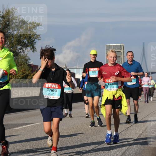 03.10.2025 - Köhlbrandbrückenlauf Luisa Fischer http://msf.ph/oto/9018987 03.10.2025 11:08:44 Position 3 2245, 1539, 3586 meine-sportfotos.de