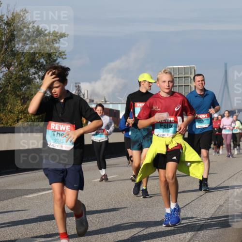 03.10.2025 - Köhlbrandbrückenlauf Luisa Fischer http://msf.ph/oto/9018988 03.10.2025 11:08:45 Position 3 2244, 2245, 3586 meine-sportfotos.de