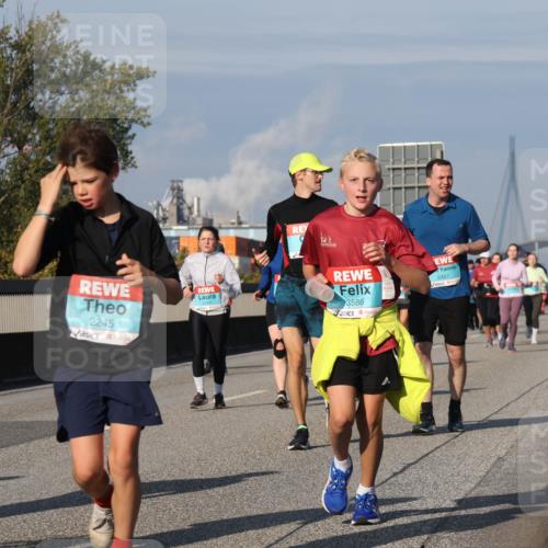 03.10.2025 - Köhlbrandbrückenlauf Luisa Fischer http://msf.ph/oto/9018991 03.10.2025 11:08:45 Position 3 2245, 3586, 2451 meine-sportfotos.de