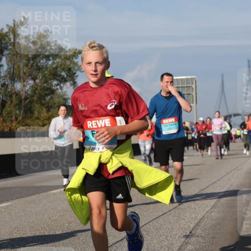 03.10.2025 - Köhlbrandbrückenlauf Luisa Fischer http://msf.ph/oto/9019000 03.10.2025 11:08:47 Position 3 2451 meine-sportfotos.de
