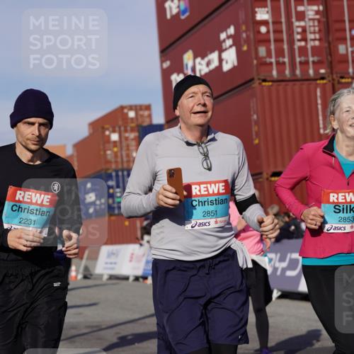 03.10.2025 - Köhlbrandbrückenlauf Michael Burmester http://msf.ph/oto/9019004 03.10.2025 10:19:13 Ziel 1162, 1372, 1556, 1712, 1803, 2180, 2231, 2421, 2851, 2853, 2885, 2886, 3031, 3133, 3239, 3558, 3676, 3732, 3815, 3828 meine-sportfotos.de