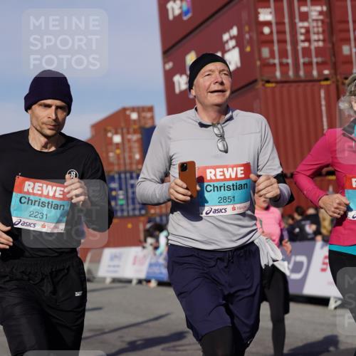 03.10.2025 - Köhlbrandbrückenlauf Michael Burmester http://msf.ph/oto/9019007 03.10.2025 10:19:13 Ziel 1162, 1372, 1556, 1712, 1803, 2180, 2231, 2421, 2851, 2853, 2885, 2886, 3031, 3133, 3239, 3558, 3676, 3732, 3815, 3828 meine-sportfotos.de