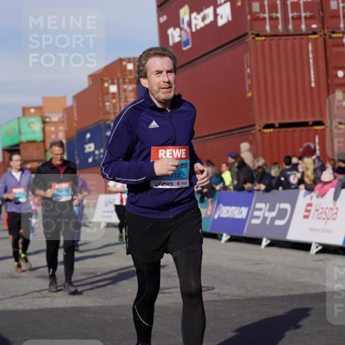 03.10.2025 - Köhlbrandbrückenlauf Michael Burmester http://msf.ph/oto/9019015 03.10.2025 10:19:15 Ziel 1162, 1556, 1712, 1803, 2231, 2421, 2851, 2853, 2885, 2886, 3031, 3133, 3239, 3558, 3676, 3815, 3828 meine-sportfotos.de