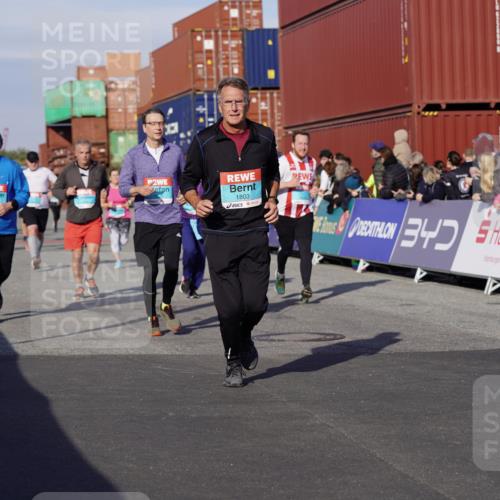 03.10.2025 - Köhlbrandbrückenlauf Michael Burmester http://msf.ph/oto/9019023 03.10.2025 10:19:16 Ziel 1502, 1531, 1556, 1712, 1803, 2231, 2421, 2885, 2886, 3031, 3133, 3239, 3558, 3676, 3815, 3828 meine-sportfotos.de