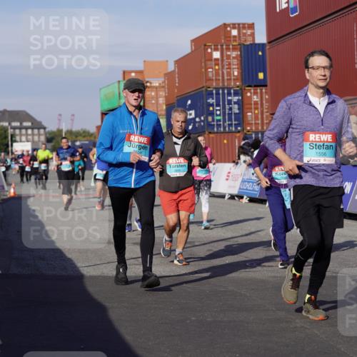 03.10.2025 - Köhlbrandbrückenlauf Michael Burmester http://msf.ph/oto/9019050 03.10.2025 10:19:18 Ziel 1310, 1502, 1531, 1556, 1690, 1803, 2231, 2421, 2885, 2886, 3031, 3239, 3558, 3676, 3815, 3828 meine-sportfotos.de