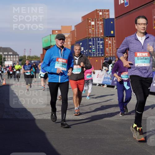 03.10.2025 - Köhlbrandbrückenlauf Michael Burmester http://msf.ph/oto/9019054 03.10.2025 10:19:18 Ziel 1310, 1502, 1531, 1556, 1690, 1803, 2231, 2421, 2885, 2886, 3031, 3239, 3558, 3676, 3815, 3828 meine-sportfotos.de
