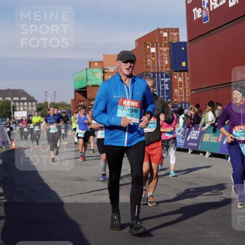03.10.2025 - Köhlbrandbrückenlauf Michael Burmester http://msf.ph/oto/9019065 03.10.2025 10:19:18 Ziel 1310, 1502, 1531, 1556, 1690, 1803, 2231, 2421, 2885, 2886, 3031, 3239, 3558, 3676, 3815, 3828 meine-sportfotos.de