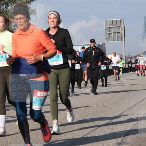 03.10.2025 - Köhlbrandbrückenlauf Luisa Fischer http://msf.ph/oto/9019076 03.10.2025 11:08:59 Position 3 1577, 1209, 3102, 3105 meine-sportfotos.de