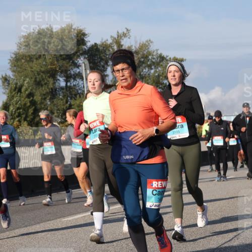 03.10.2025 - Köhlbrandbrückenlauf Luisa Fischer http://msf.ph/oto/9019079 03.10.2025 11:09:00 Position 3 2551, 3102, 34, 3105 meine-sportfotos.de