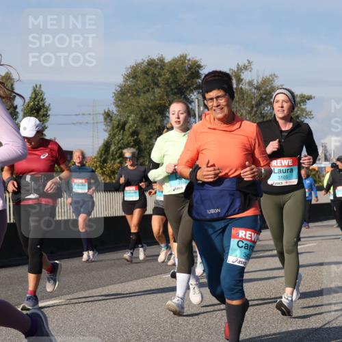 03.10.2025 - Köhlbrandbrückenlauf Luisa Fischer http://msf.ph/oto/9019081 03.10.2025 11:09:00 Position 3 2551, 3102, 34, 3105 meine-sportfotos.de