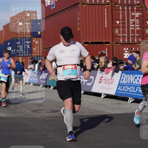 03.10.2025 - Köhlbrandbrückenlauf Michael Burmester http://msf.ph/oto/9019082 03.10.2025 10:19:21 Ziel 1310, 1502, 1531, 1556, 1690, 1859, 2885, 2886, 2949, 3239, 3558, 3815, 3828 meine-sportfotos.de