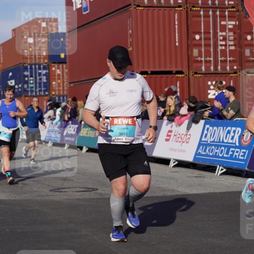 03.10.2025 - Köhlbrandbrückenlauf Michael Burmester http://msf.ph/oto/9019087 03.10.2025 10:19:21 Ziel 1310, 1502, 1531, 1556, 1690, 1859, 2885, 2886, 2949, 3239, 3558, 3815, 3828 meine-sportfotos.de