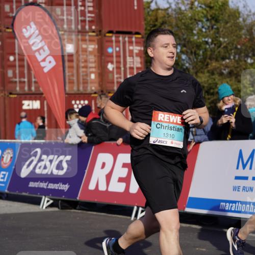 03.10.2025 - Köhlbrandbrückenlauf Michael Burmester http://msf.ph/oto/9019113 03.10.2025 10:19:26 Ziel 1287, 1310, 1502, 1531, 1687, 1690, 1810, 1859, 1866, 1995, 2435, 2949, 3489, 3786 meine-sportfotos.de