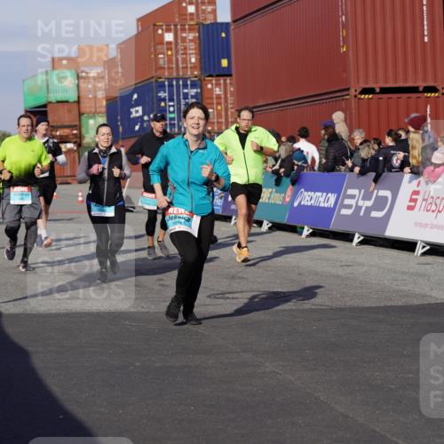 03.10.2025 - Köhlbrandbrückenlauf Michael Burmester http://msf.ph/oto/9019117 03.10.2025 10:19:27 Ziel 1124, 1287, 1310, 1502, 1531, 1687, 1690, 1810, 1859, 1866, 1995, 2435, 2949, 3489, 3786 meine-sportfotos.de