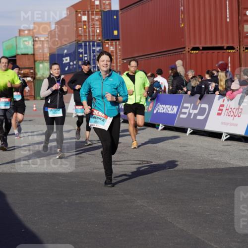 03.10.2025 - Köhlbrandbrückenlauf Michael Burmester http://msf.ph/oto/9019125 03.10.2025 10:19:27 Ziel 1124, 1287, 1310, 1502, 1531, 1687, 1690, 1810, 1859, 1866, 1995, 2435, 2949, 3489, 3786 meine-sportfotos.de