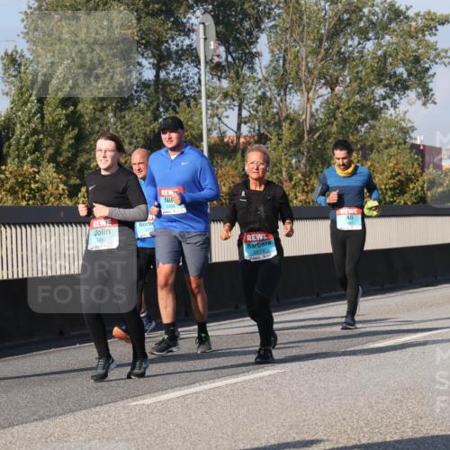 03.10.2025 - Köhlbrandbrückenlauf Luisa Fischer http://msf.ph/oto/9019126 03.10.2025 11:09:07 Position 3 3242, 2409, 2574, 3234 meine-sportfotos.de