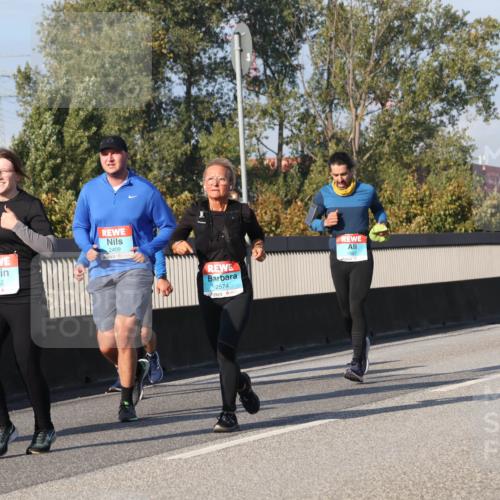 03.10.2025 - Köhlbrandbrückenlauf Luisa Fischer http://msf.ph/oto/9019130 03.10.2025 11:09:08 Position 3 2409, 3242, 2574, 1887 meine-sportfotos.de