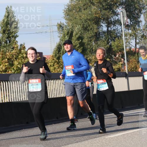 03.10.2025 - Köhlbrandbrückenlauf Luisa Fischer http://msf.ph/oto/9019131 03.10.2025 11:09:08 Position 3 2409, 3242, 2574, 1887 meine-sportfotos.de