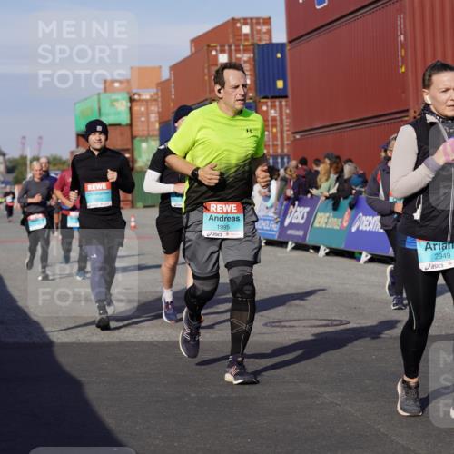 03.10.2025 - Köhlbrandbrückenlauf Michael Burmester http://msf.ph/oto/9019150 03.10.2025 10:19:30 Ziel 1124, 1287, 1310, 1687, 1690, 1810, 1859, 1866, 1995, 2435, 2949, 3489, 3786 meine-sportfotos.de