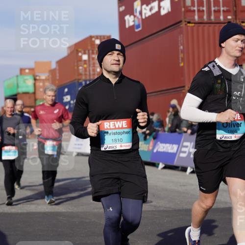 03.10.2025 - Köhlbrandbrückenlauf Michael Burmester http://msf.ph/oto/9019172 03.10.2025 10:19:32 Ziel 1124, 1287, 1687, 1810, 1866, 1884, 1995, 2435, 2949, 3489, 3786 meine-sportfotos.de