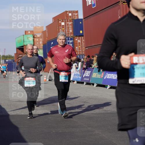 03.10.2025 - Köhlbrandbrückenlauf Michael Burmester http://msf.ph/oto/9019176 03.10.2025 10:19:33 Ziel 1124, 1287, 1687, 1810, 1866, 1884, 1995, 2435, 2949, 3489, 3786 meine-sportfotos.de