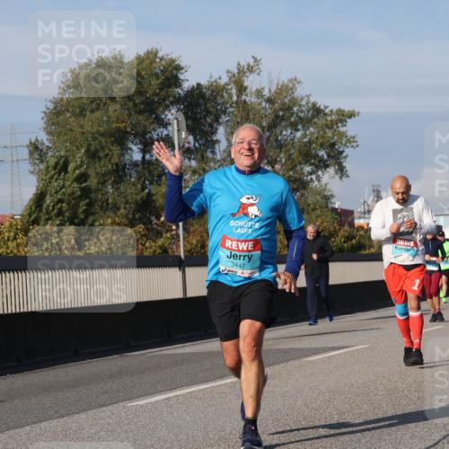 03.10.2025 - Köhlbrandbrückenlauf Luisa Fischer http://msf.ph/oto/9019177 03.10.2025 11:09:15 Position 3 3447 meine-sportfotos.de