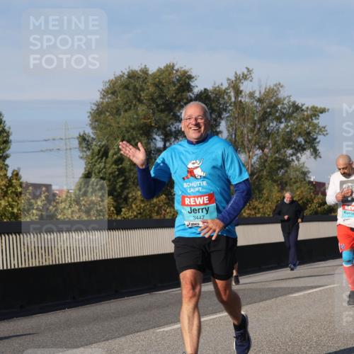 03.10.2025 - Köhlbrandbrückenlauf Luisa Fischer http://msf.ph/oto/9019179 03.10.2025 11:09:16 Position 3 3447 meine-sportfotos.de