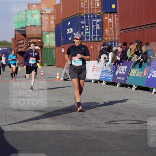 03.10.2025 - Köhlbrandbrückenlauf Michael Burmester http://msf.ph/oto/9019202 03.10.2025 10:19:37 Ziel 1124, 1687, 1725, 1884, 2435, 2500 meine-sportfotos.de