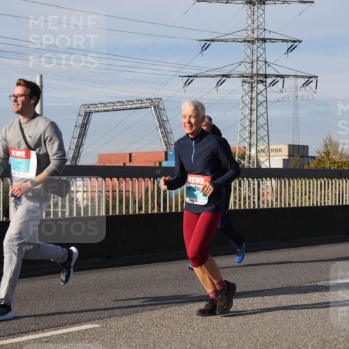 03.10.2025 - Köhlbrandbrückenlauf Luisa Fischer http://msf.ph/oto/9019228 03.10.2025 11:09:25 Position 3 3771 meine-sportfotos.de